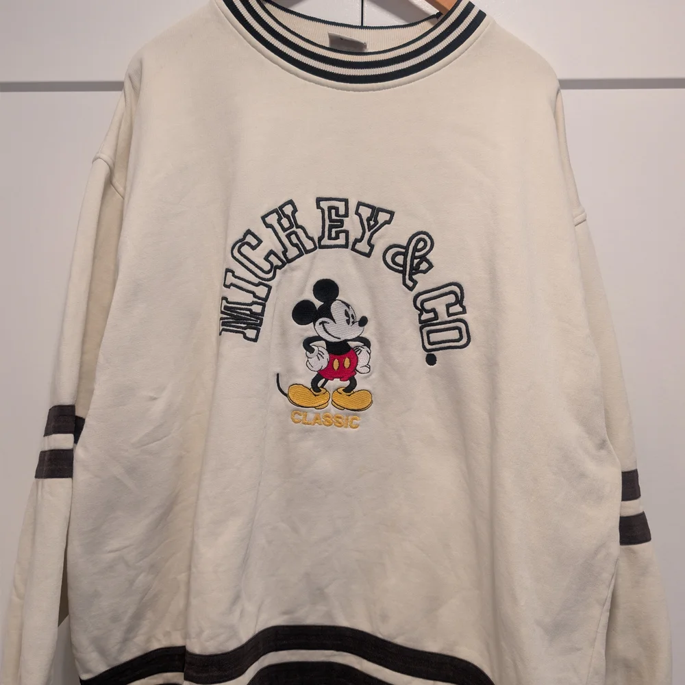 VINTAGE 90s Mickey & Co Cream Pullover Oversized Boxy Varsity Sweatshirt - Picture 2 of 10